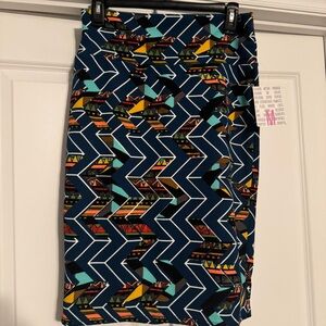 NWT LuLaRoe Cassie Pencil Skirt - Size Medium - Chevron Pattern